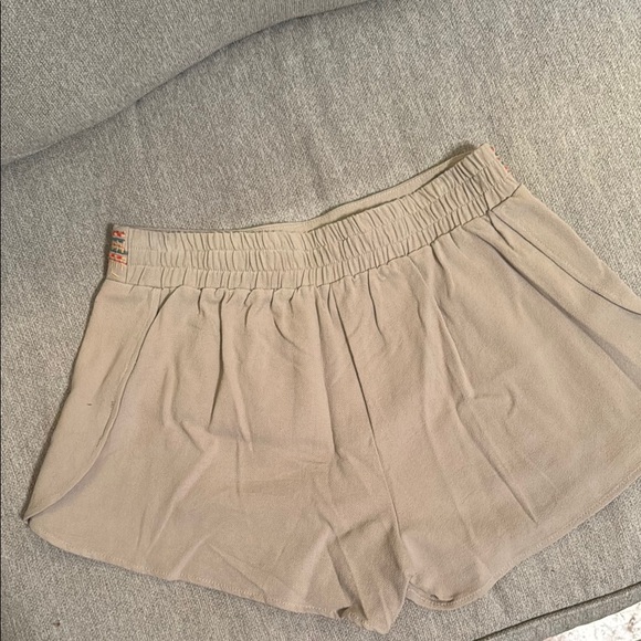 Easel Tan Shorts with Relaxed Fit - NWOT - Size L - Picture 4 of 5